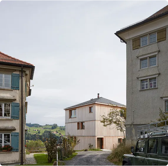 car-parked-front-house-with-red